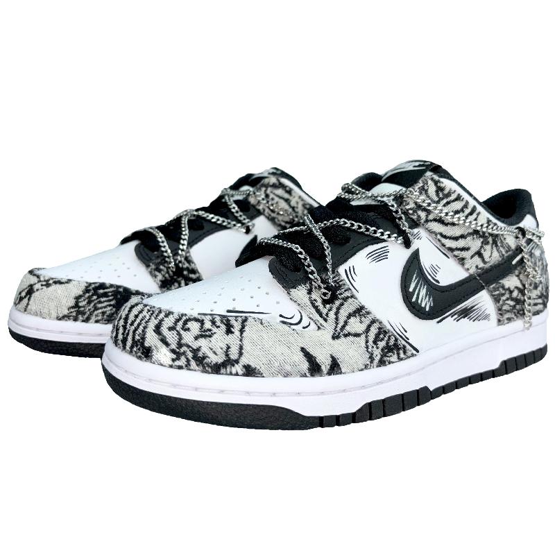 [Custom Night tour in the cool fields]  Dunk Skateboarding Shoes Women's Low-top Black/white
