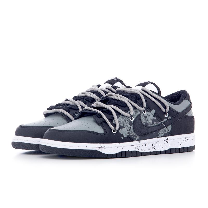 [Custom The female version is deeply Mired in the swamp]  Dunk Skateboarding Shoes Women's Low-top Black/grey