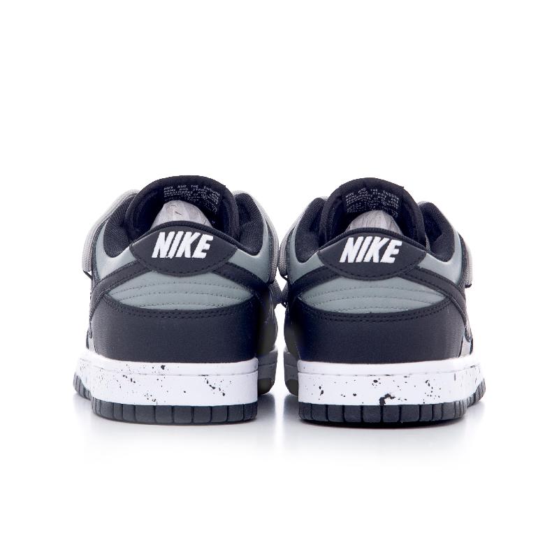 [Custom The female version is deeply Mired in the swamp]  Dunk Skateboarding Shoes Women's Low-top Black/grey