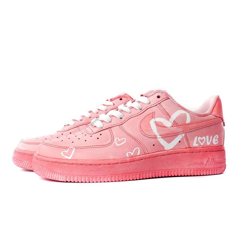 [Custom The men's and women's designs are dyed with cherry blossom pink hearts]  Air Force 1 Skateboarding Shoes Unisex