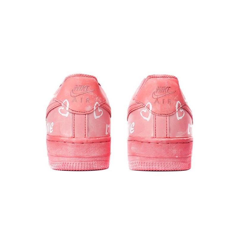 [Custom The men's and women's designs are dyed with cherry blossom pink hearts]  Air Force 1 Skateboarding Shoes Unisex
