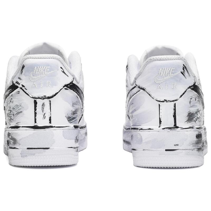 [Custom A female star's confession is black and white]  Air Force 1 Skateboarding Shoes Women's Low-top Black/White