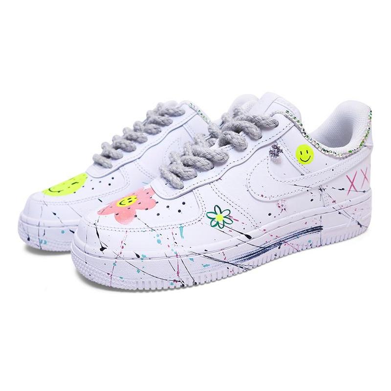 [Custom Artistic painting of small daisies for women]  Air Force 1 Skateboarding Shoes Women's Low-top Multicolor