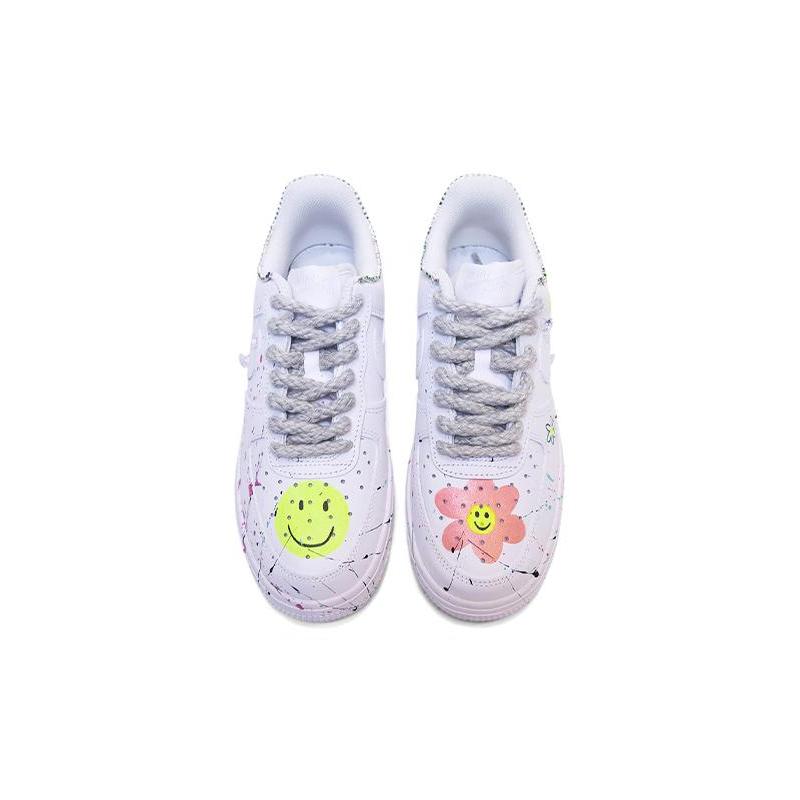 [Custom Artistic painting of small daisies for women]  Air Force 1 Skateboarding Shoes Women's Low-top Multicolor
