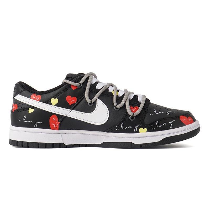 [Custom Men's heart-shaped black and red]  Dunk Skateboarding Shoes Men Low-top Black/Red