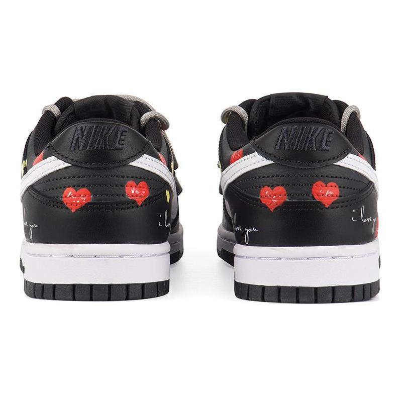 [Custom Men's heart-shaped black and red]  Dunk Skateboarding Shoes Men Low-top Black/Red