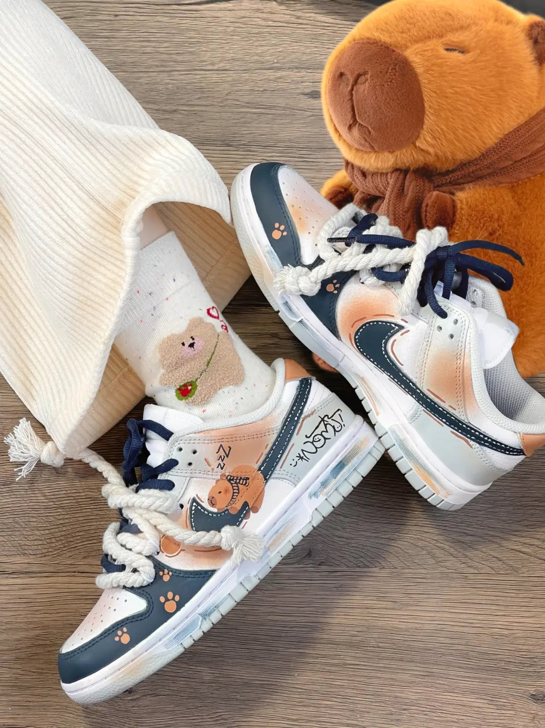 [Custom Capybara] Dunk Skateboarding Shoes Unisex Hand-painted Cute Style Deep Blue/Brown