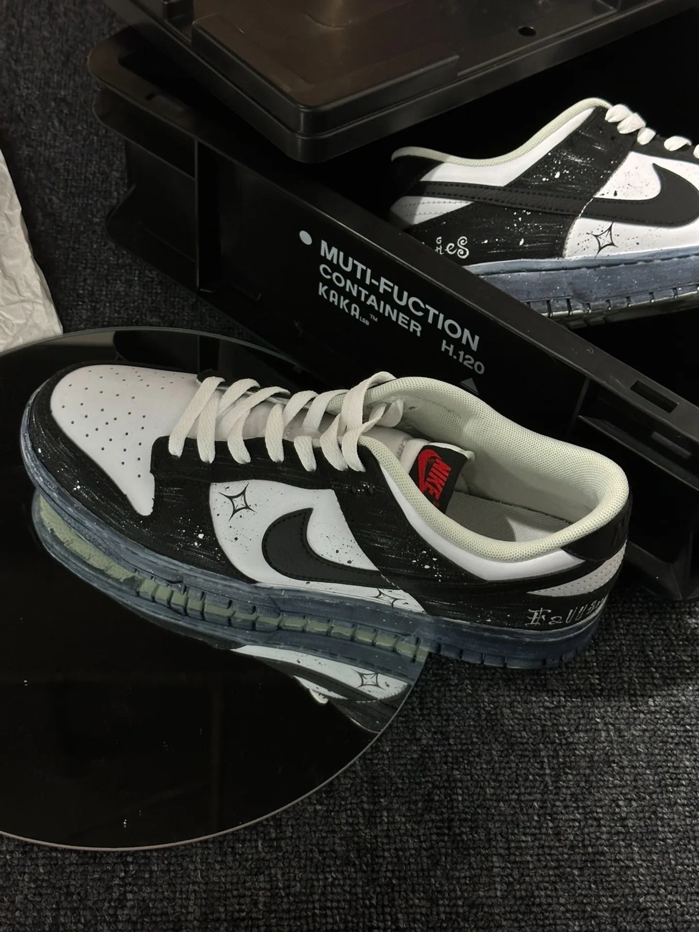 [Custom Falling, Hand-Sprayed Ink Artistry] Dunk Low Skateboard Shoes Unisex