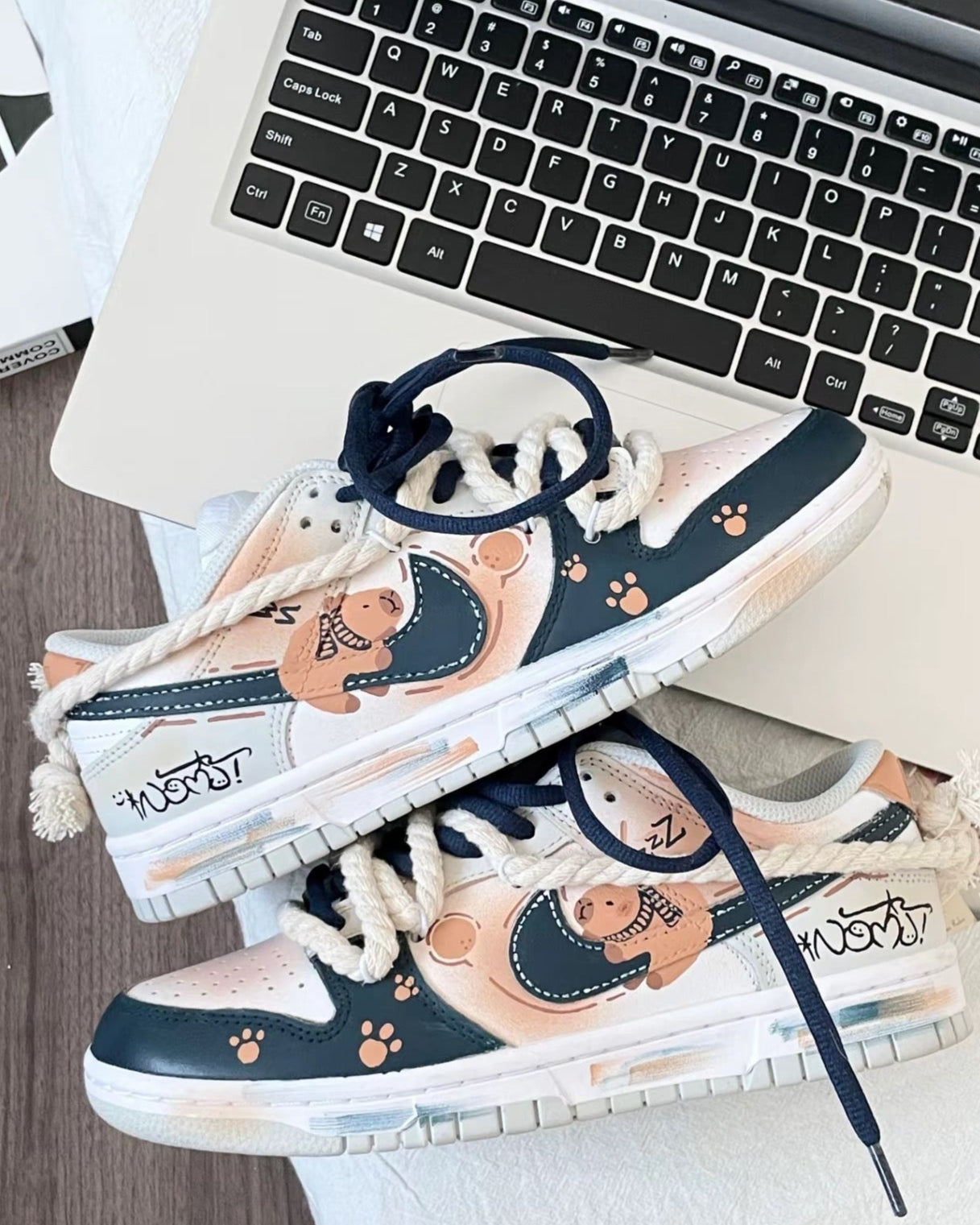 [Custom Capybara] Dunk Skateboarding Shoes Unisex Hand-painted Cute Style Deep Blue/Brown