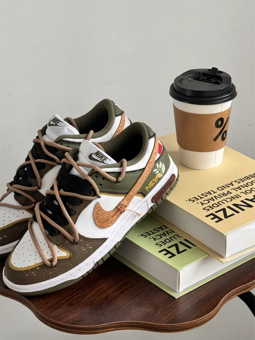 [Custom A Tour of Decaying Wood] Dunk Skateboarding Shoes Unisex Low-top Brown/Green