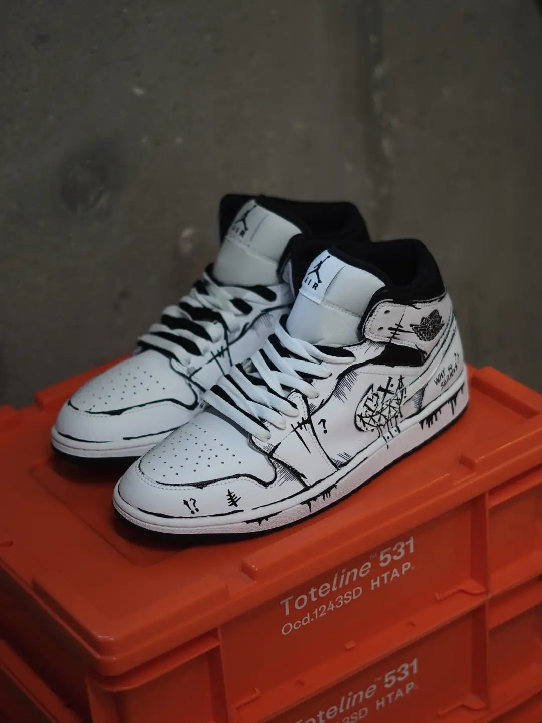 [Custom Line Joker] Jordan Air Jordan 1 High Top Unisex Skateboarding Shoes White/Black