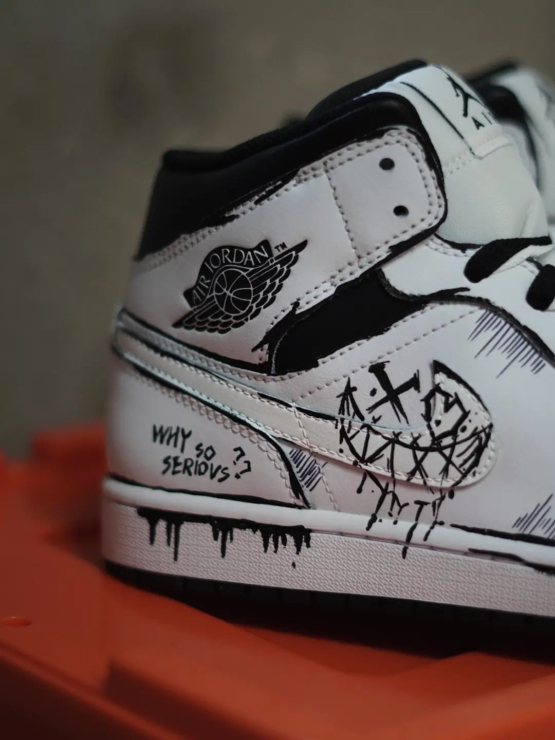 [Custom Line Joker] Jordan Air Jordan 1 High Top Unisex Skateboarding Shoes White/Black