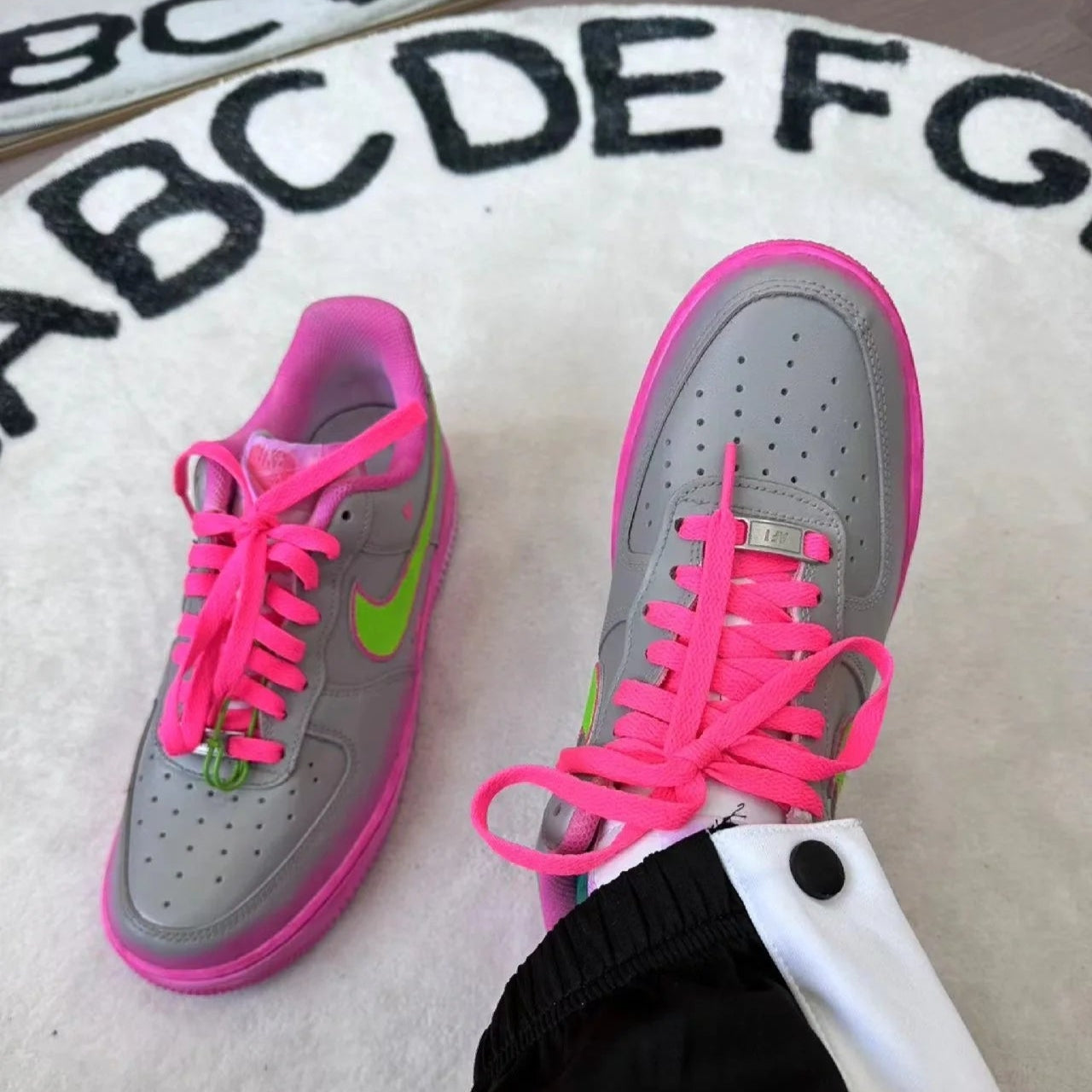 [Custom Fluorescent green powder core]  Air Force 1 Skateboarding Shoes Women's Low-top Heather Gray/Dusty Pink