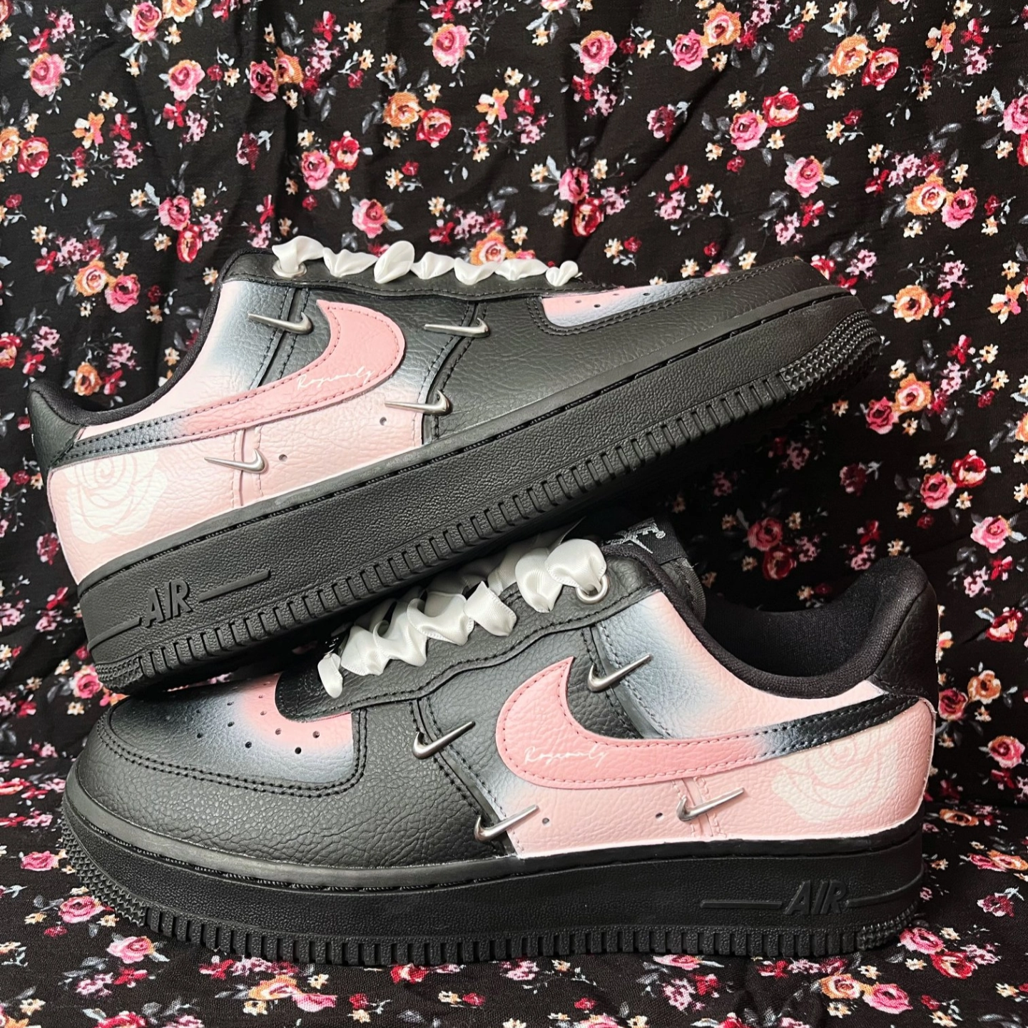 [Custom Pink and black rose with four hooks]  Air Force 1 Skateboard Shoes Women's Low-Top Black/Pink/White