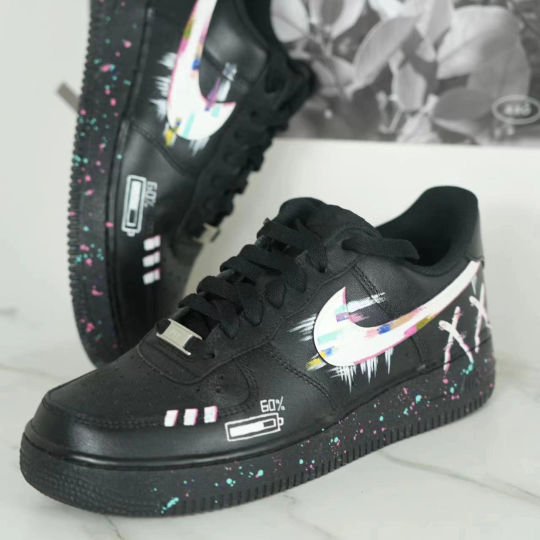 [Custom Black and white for men and women on the street in the dark night]  Air Force 1 Skateboarding Shoes Unisex