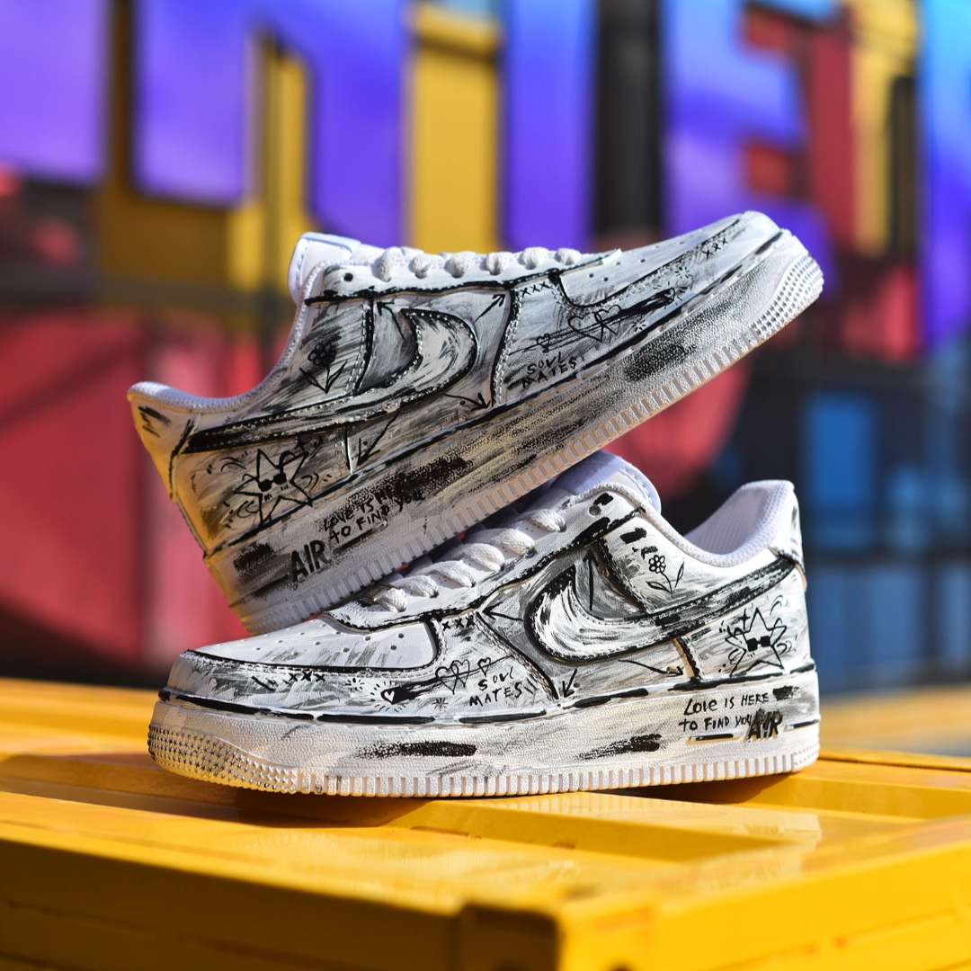 [Custom A female star's confession is black and white]  Air Force 1 Skateboarding Shoes Women's Low-top Black/White