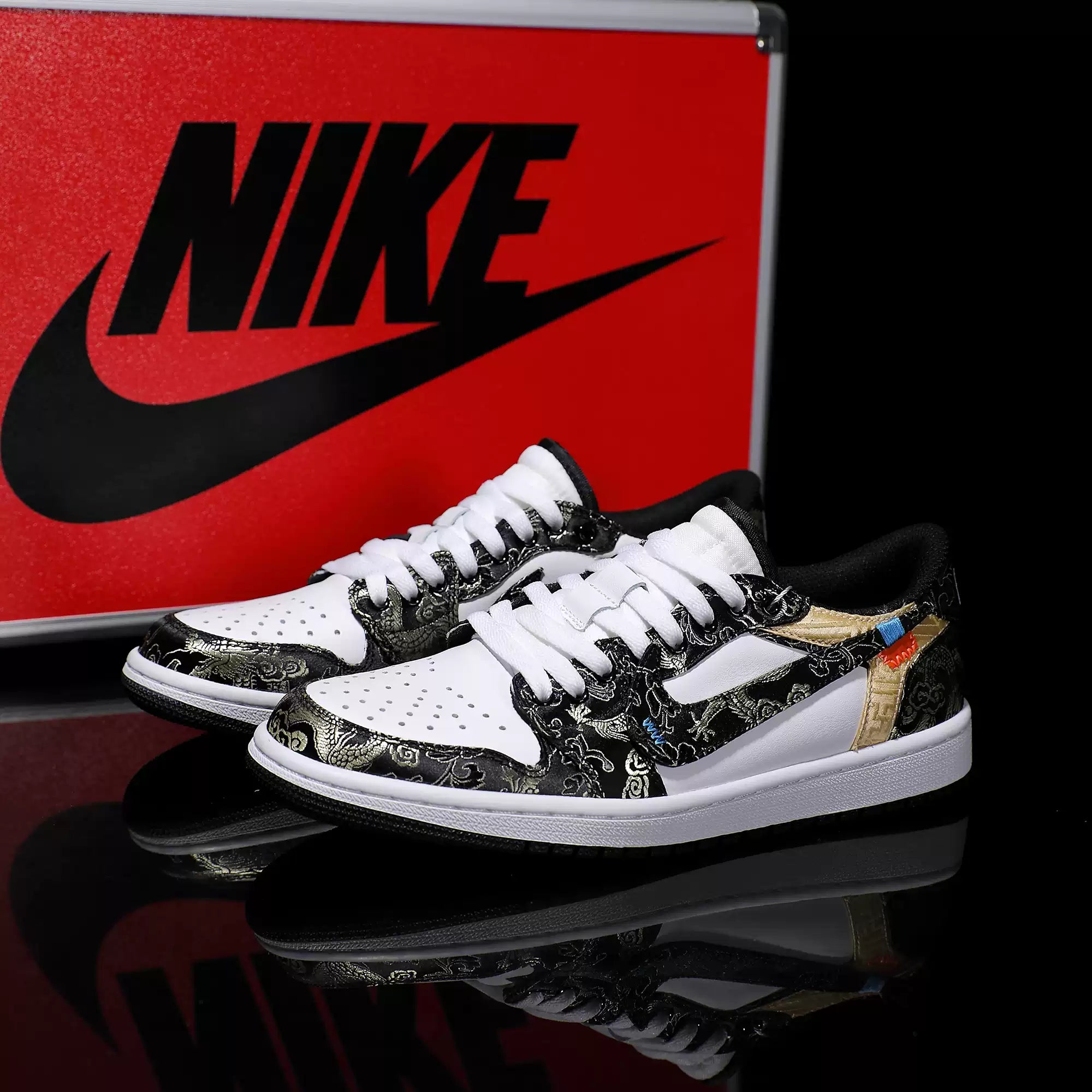 [Custom Black Gold Dragon Pattern Embroidery] Air Jordan Low - Top Skateboarding Shoes Unisex