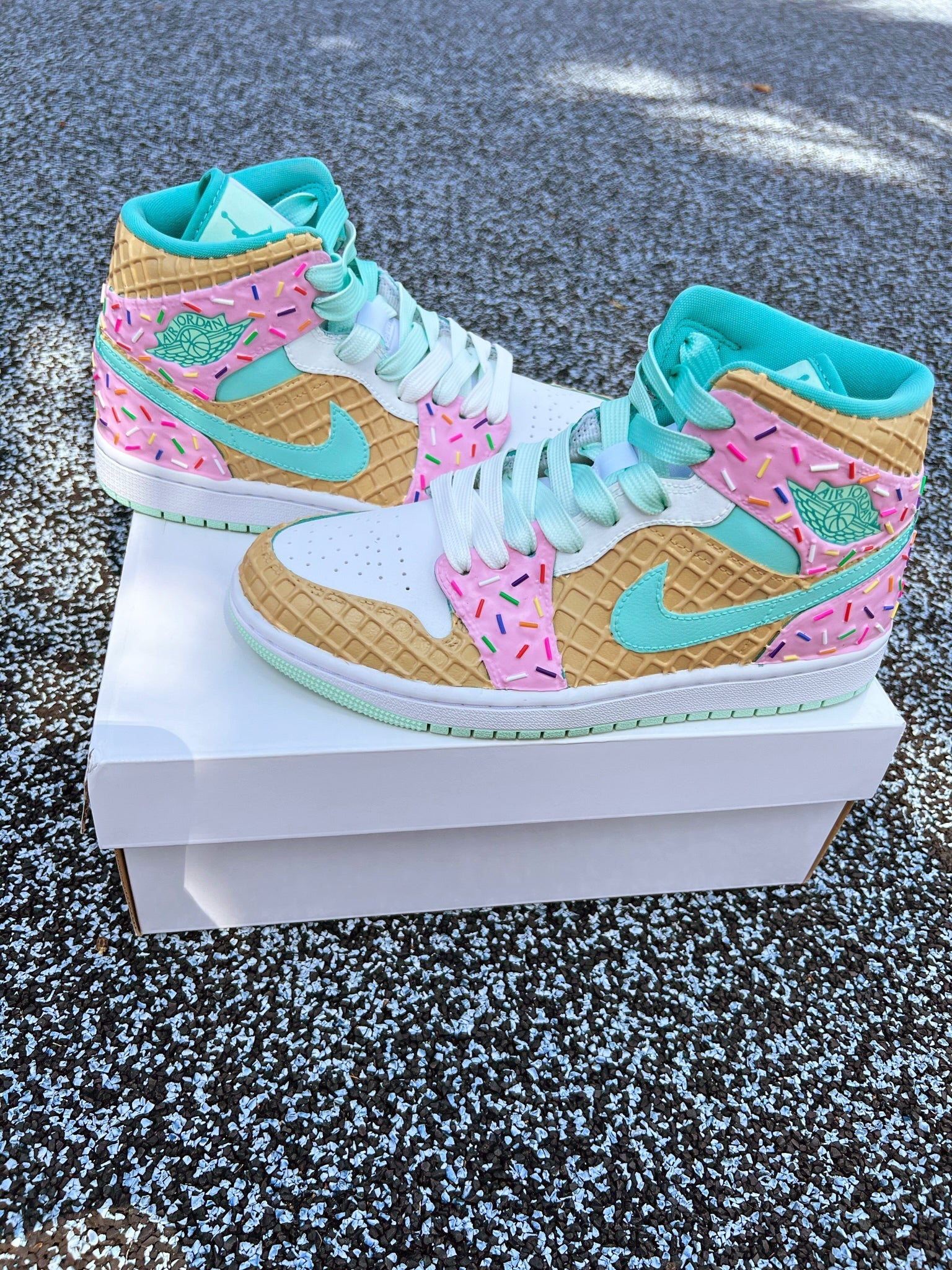 [Custom Strawberry Mint Ice Cream] Air Jordan 1 High Top Unisex Skateboarding Shoes Green/Pink